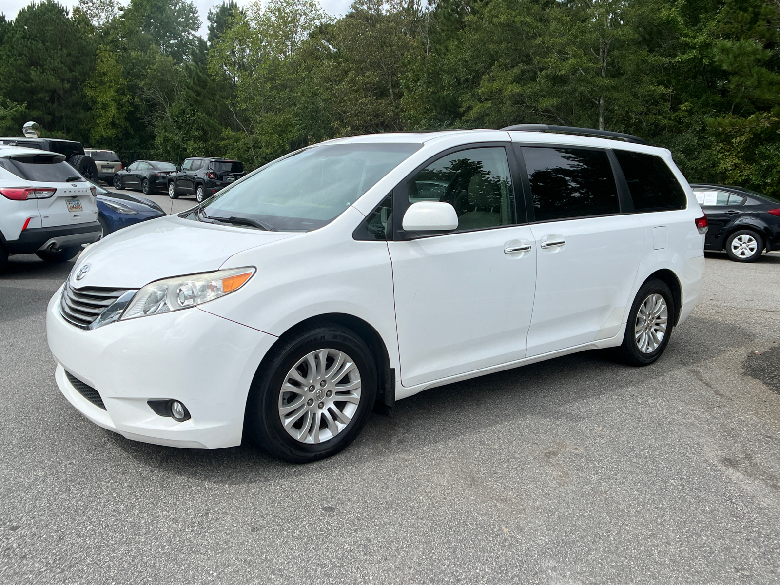 2014 Toyota Sienna XLE 1