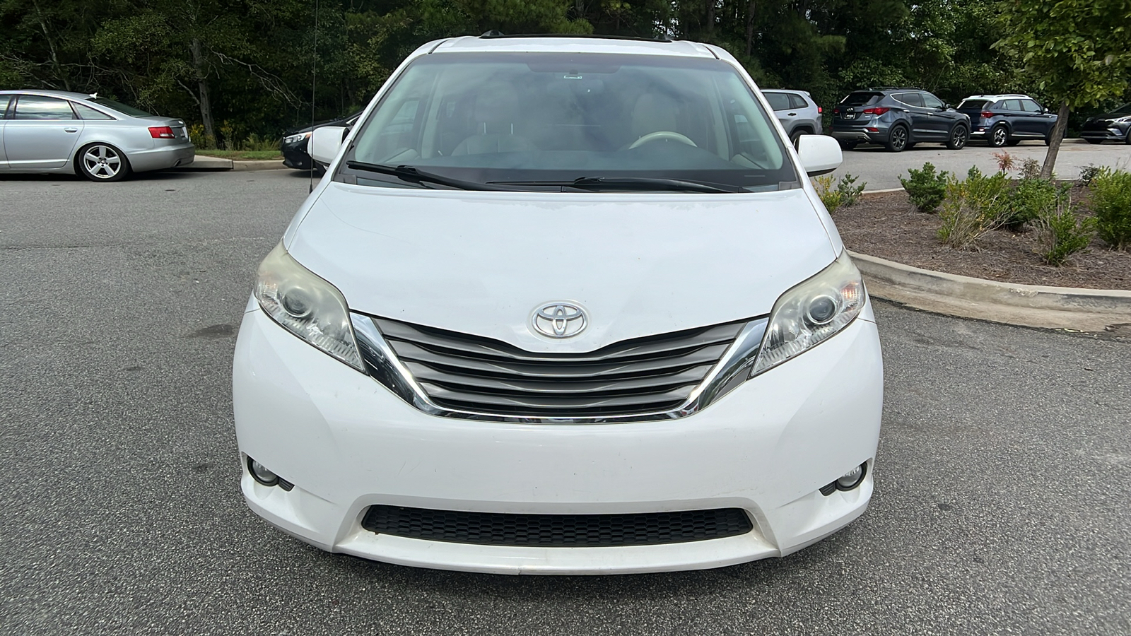 2014 Toyota Sienna XLE 2