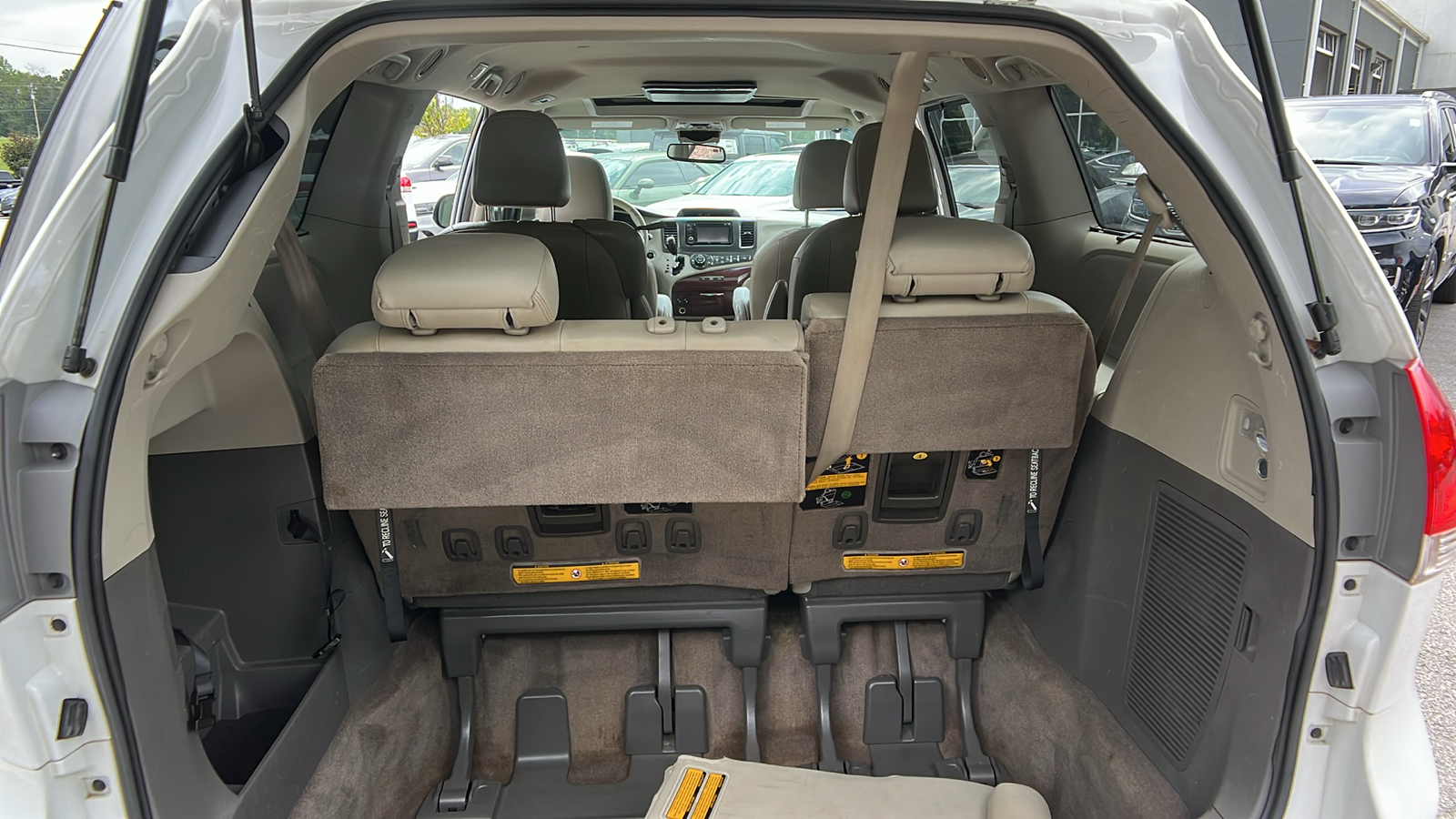 2014 Toyota Sienna XLE 10