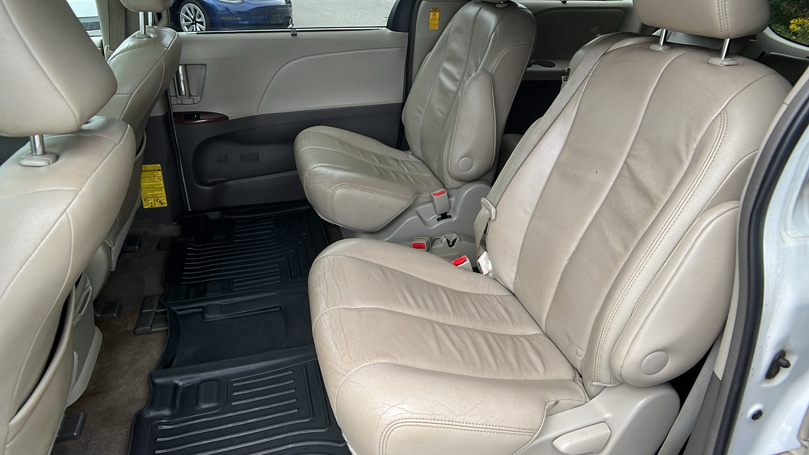 2014 Toyota Sienna XLE 17