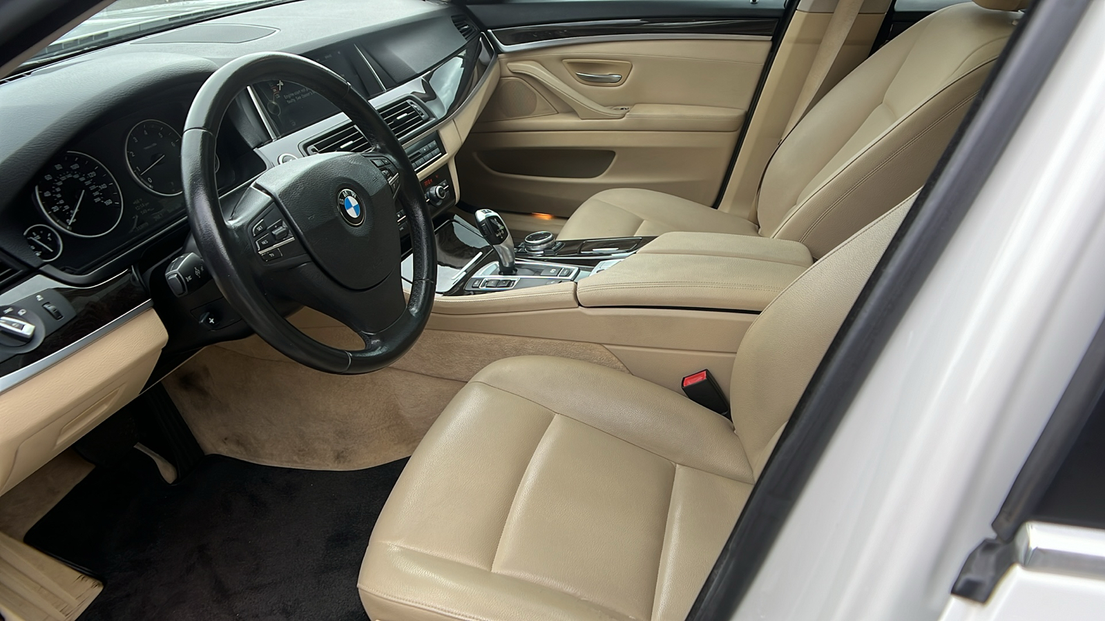 2014 BMW 5 Series 528i 12