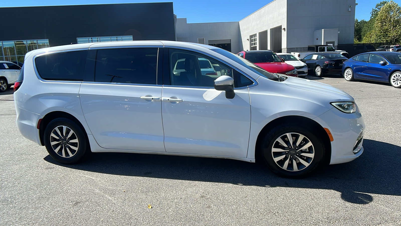 2023 Chrysler Pacifica Hybrid Touring L 4