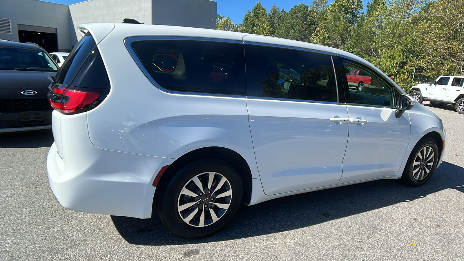 2023 Chrysler Pacifica Hybrid Touring L 5