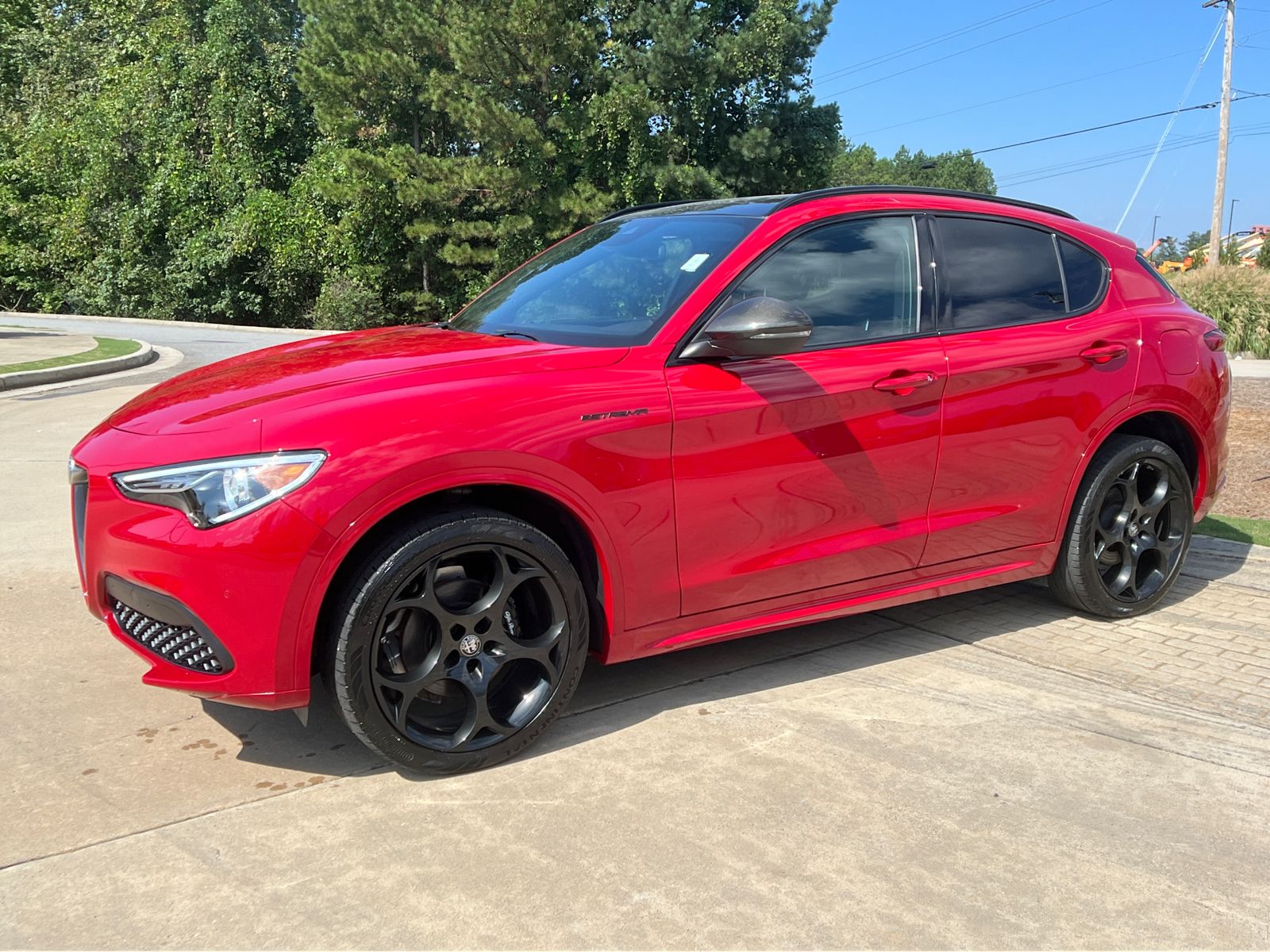 2023 Alfa Romeo Stelvio Estrema 1