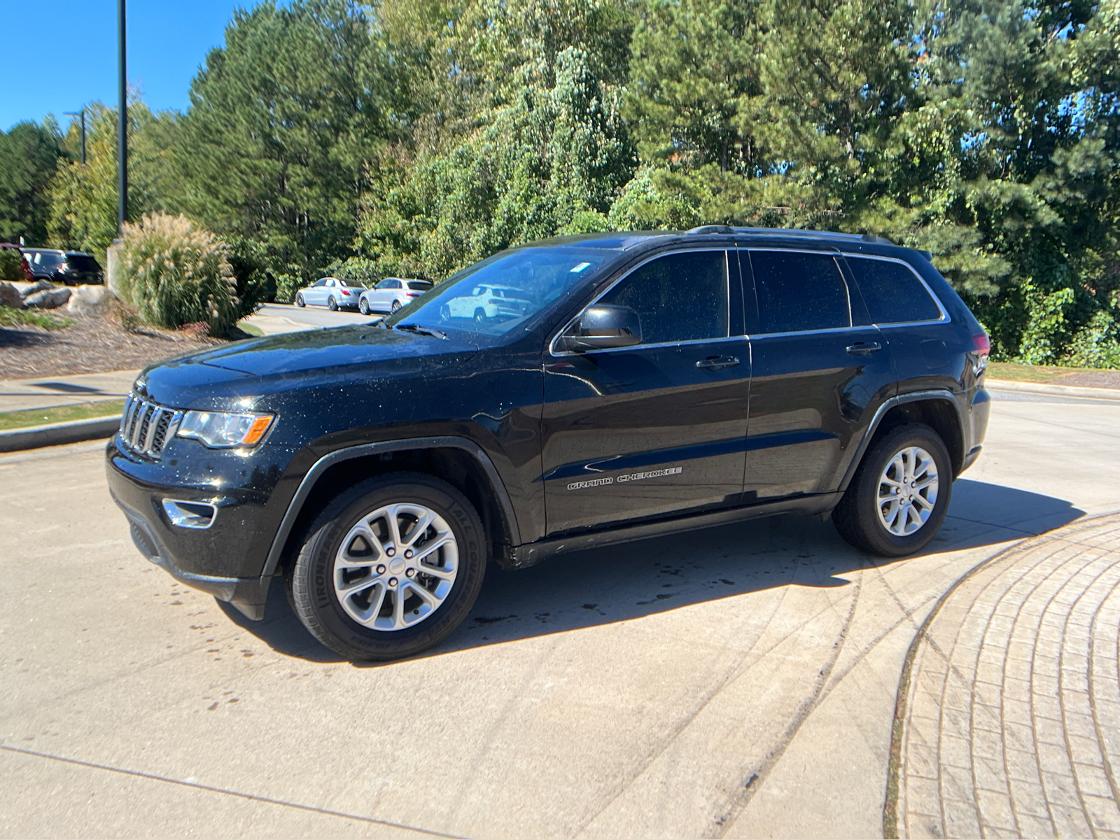 2021 Jeep Grand Cherokee Laredo E 1