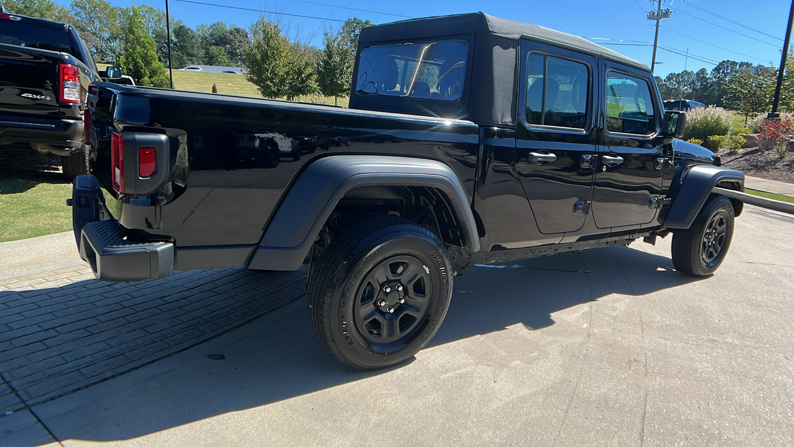 2023 Jeep Gladiator Sport 5