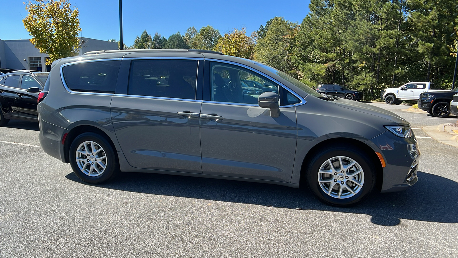 2022 Chrysler Pacifica Touring L 4