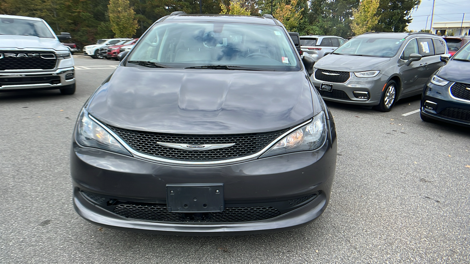 2021 Chrysler Voyager LXI 2