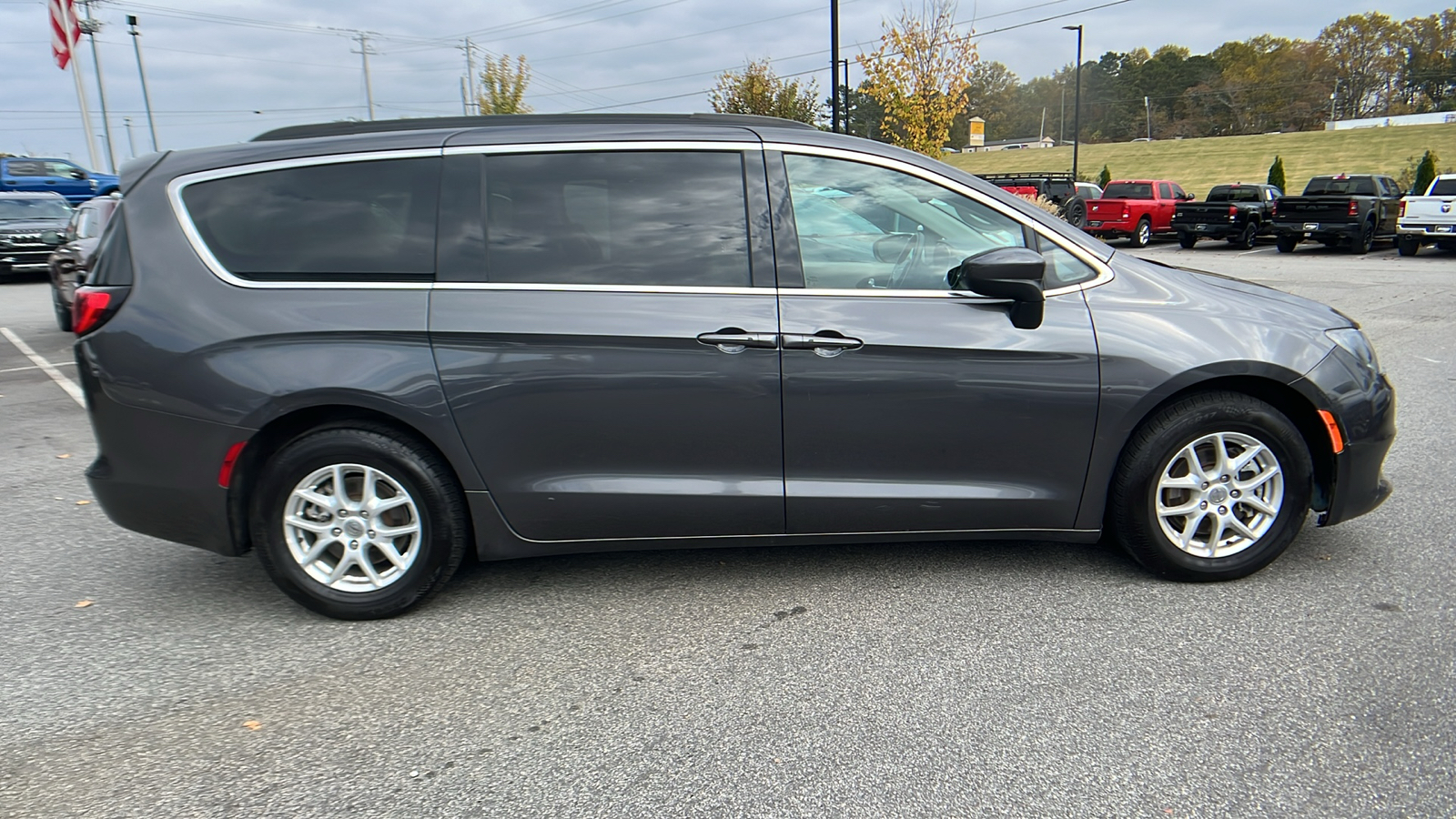 2021 Chrysler Voyager LXI 4