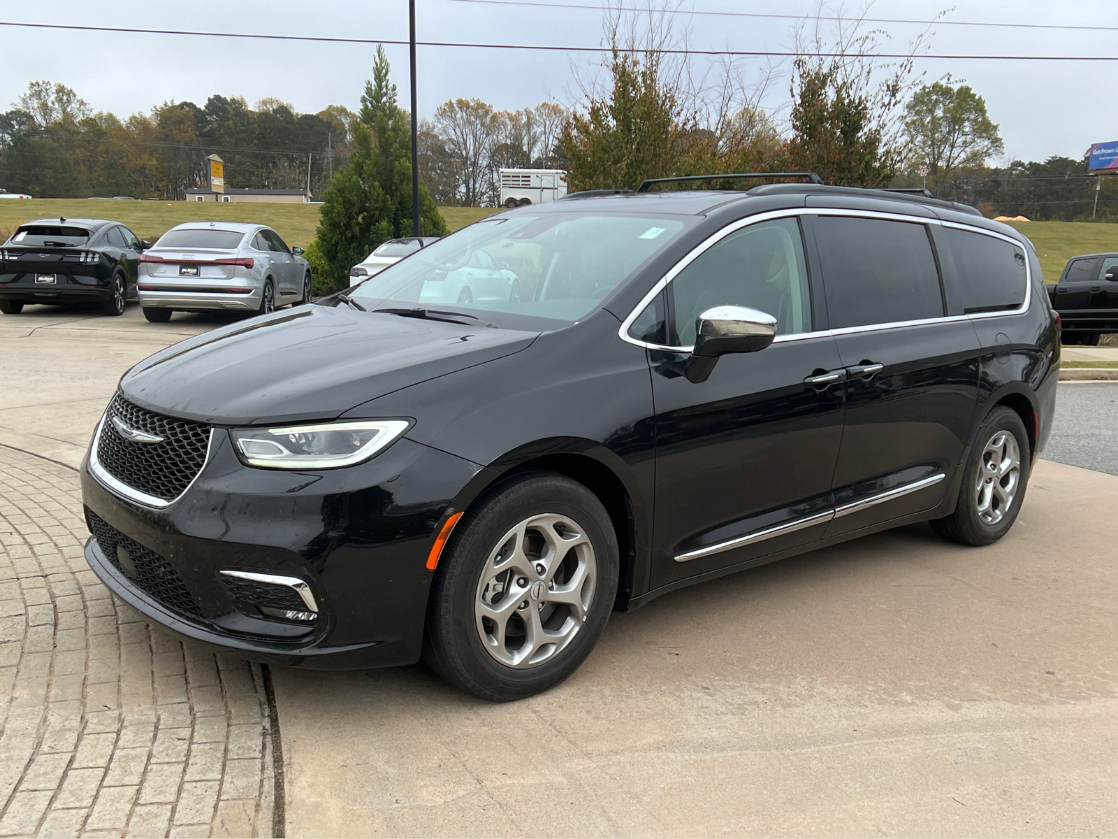 2022 Chrysler Pacifica Limited 1