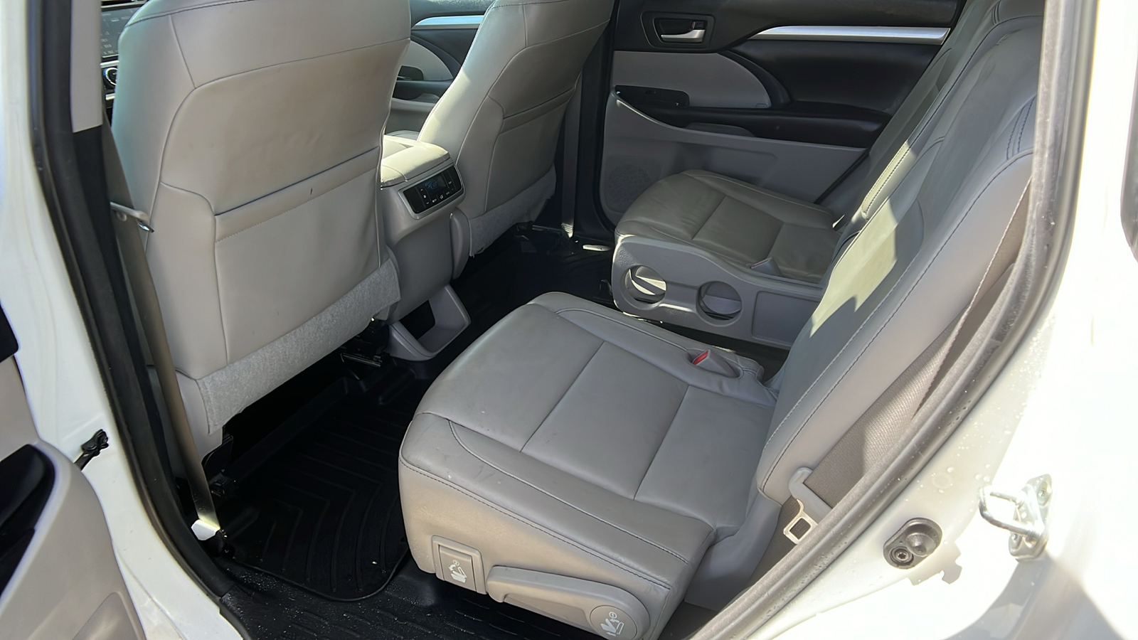 2016 Toyota Highlander XLE 19