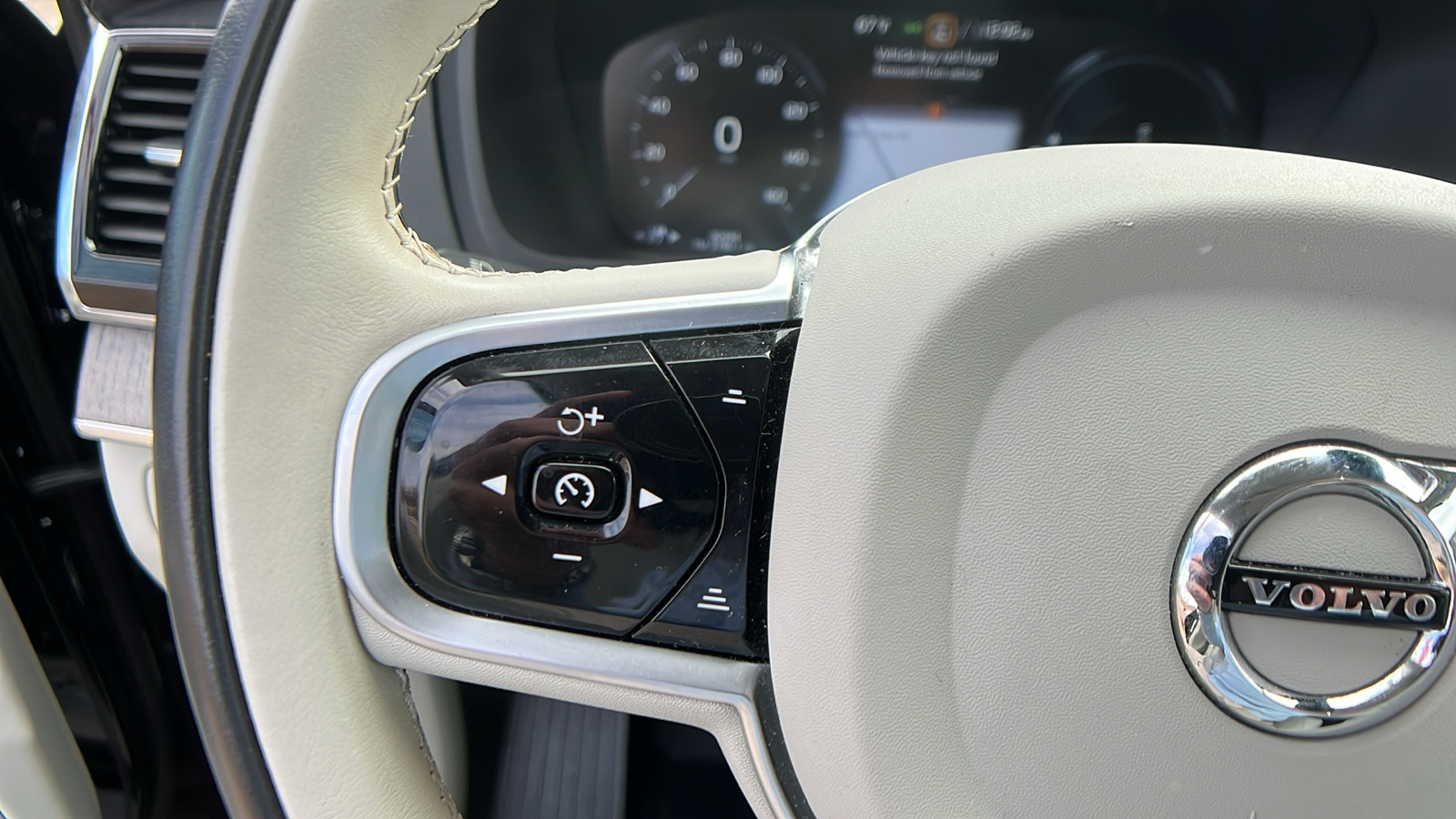 2022 Volvo XC90 Recharge Plug-In Hybrid Inscription 24