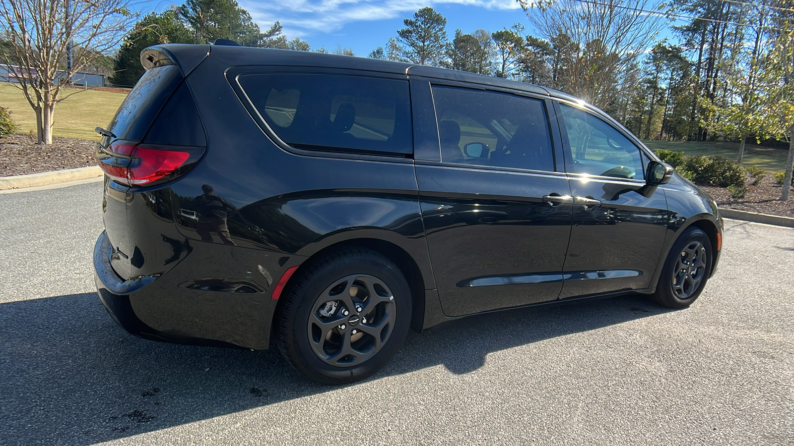 2022 Chrysler Pacifica Hybrid Touring L 5