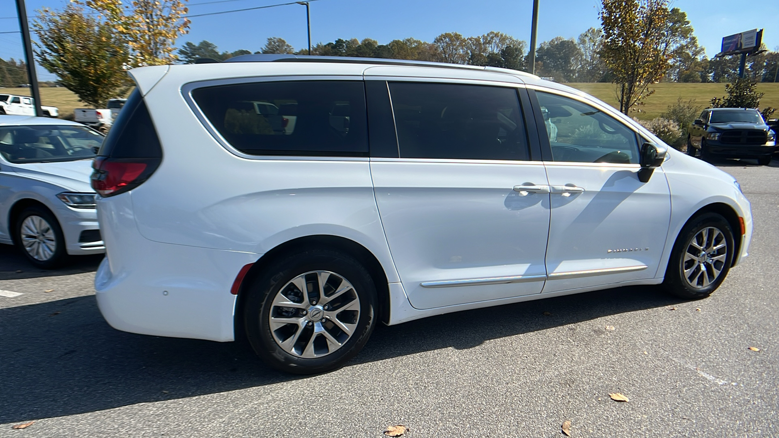 2023 Chrysler Pacifica Hybrid Pinnacle 5