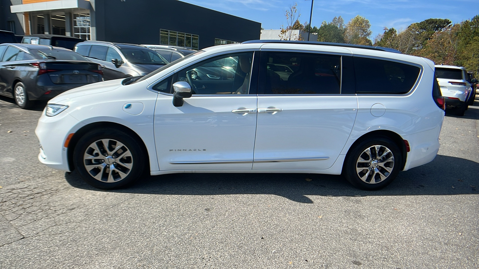 2023 Chrysler Pacifica Hybrid Pinnacle 8