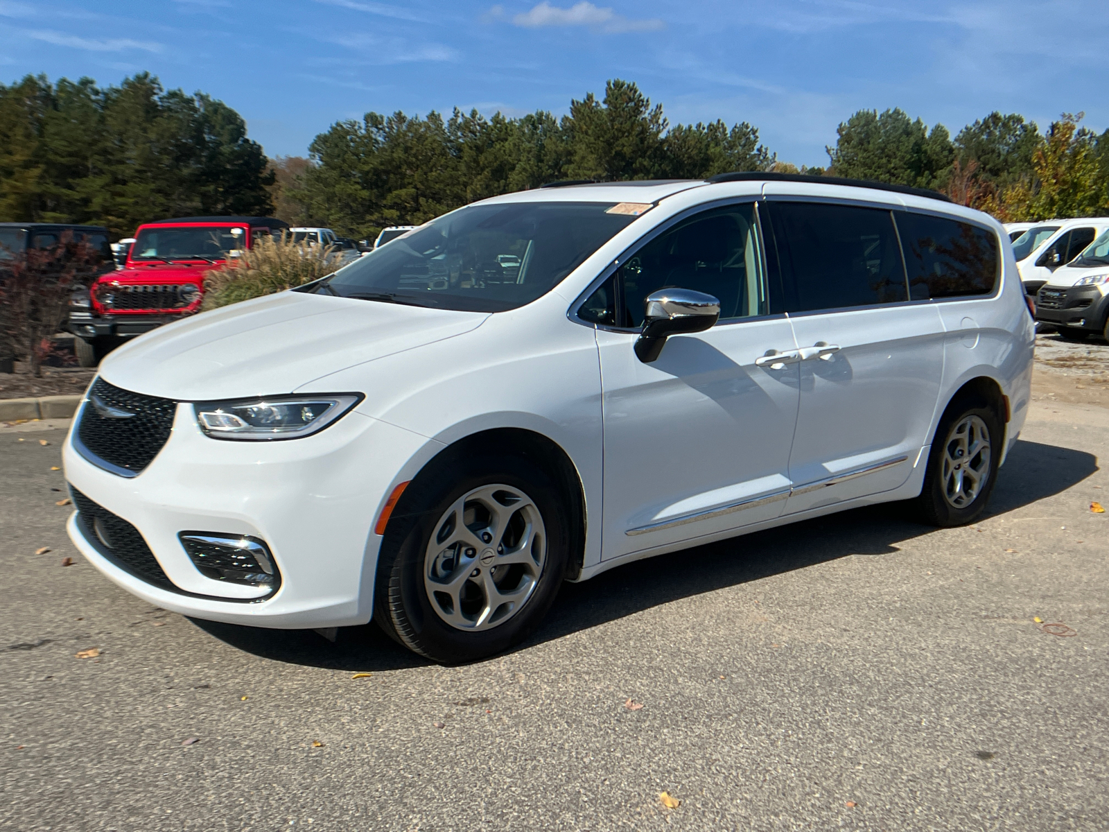 2023 Chrysler Pacifica Limited 1