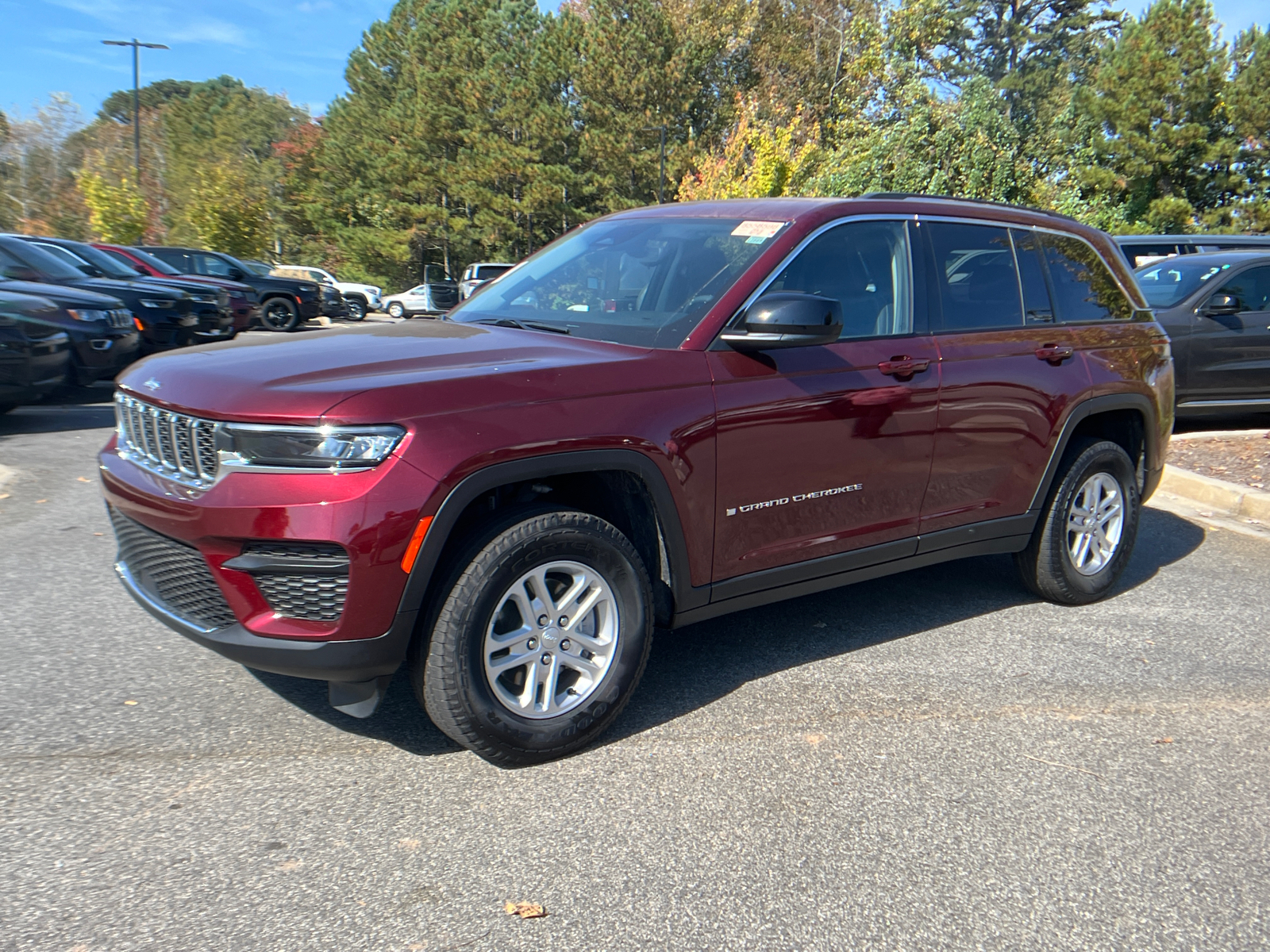 2023 Jeep Grand Cherokee Laredo 1