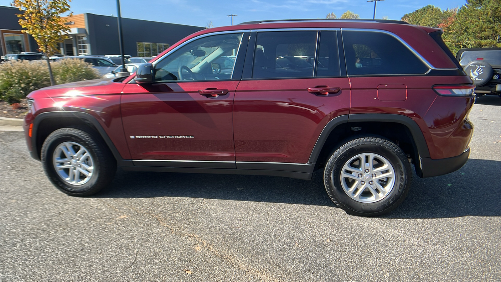 2023 Jeep Grand Cherokee Laredo 8