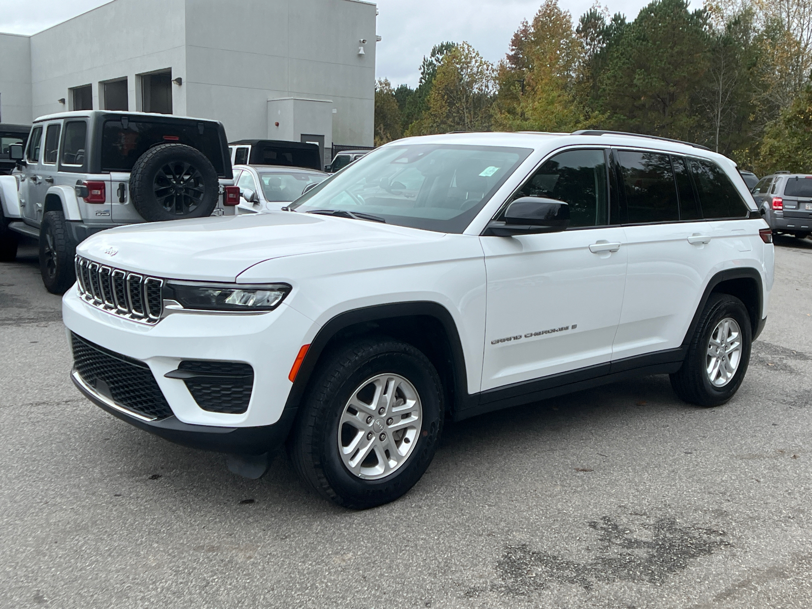 2023 Jeep Grand Cherokee Laredo 1