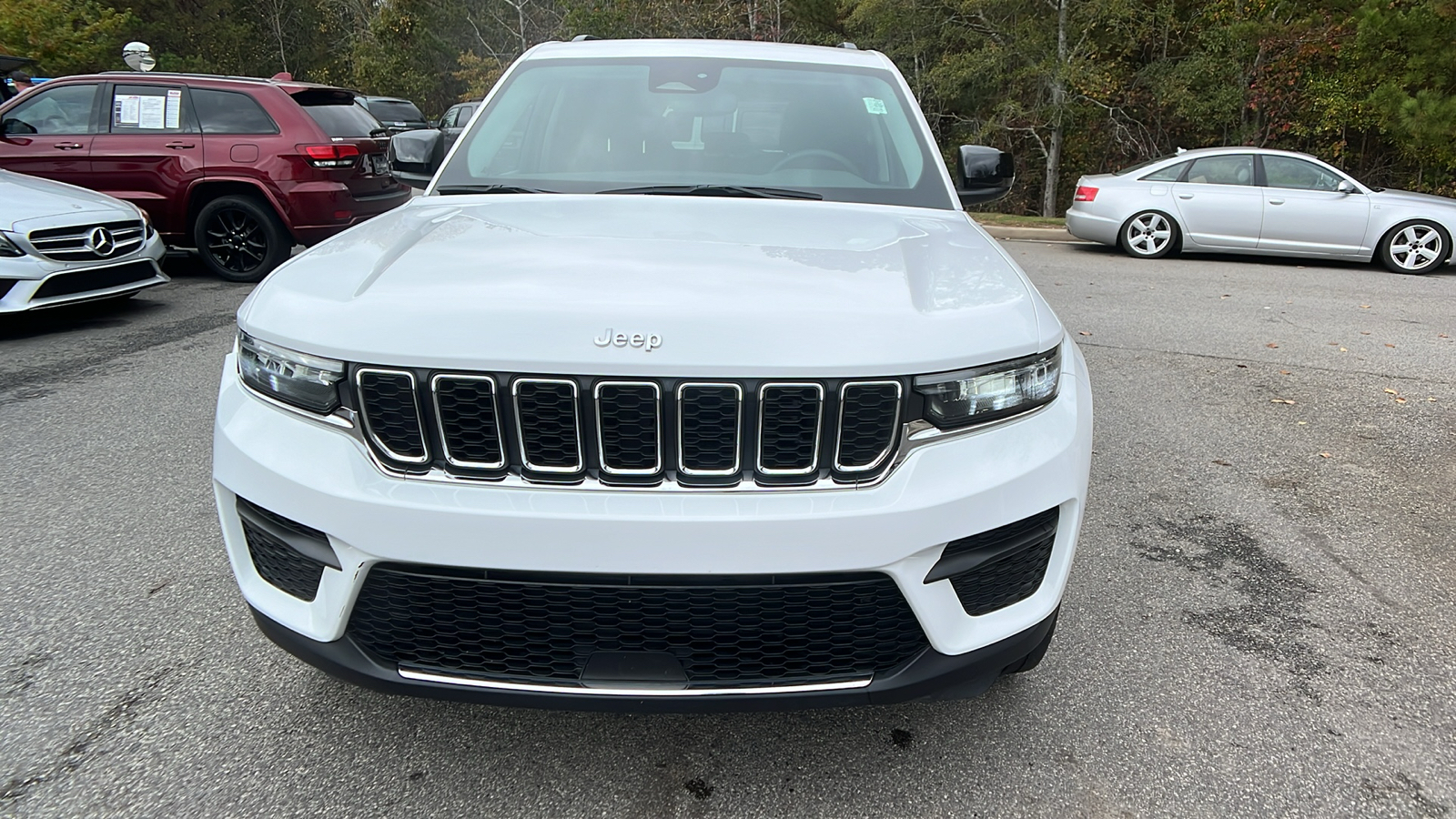 2023 Jeep Grand Cherokee Laredo 2