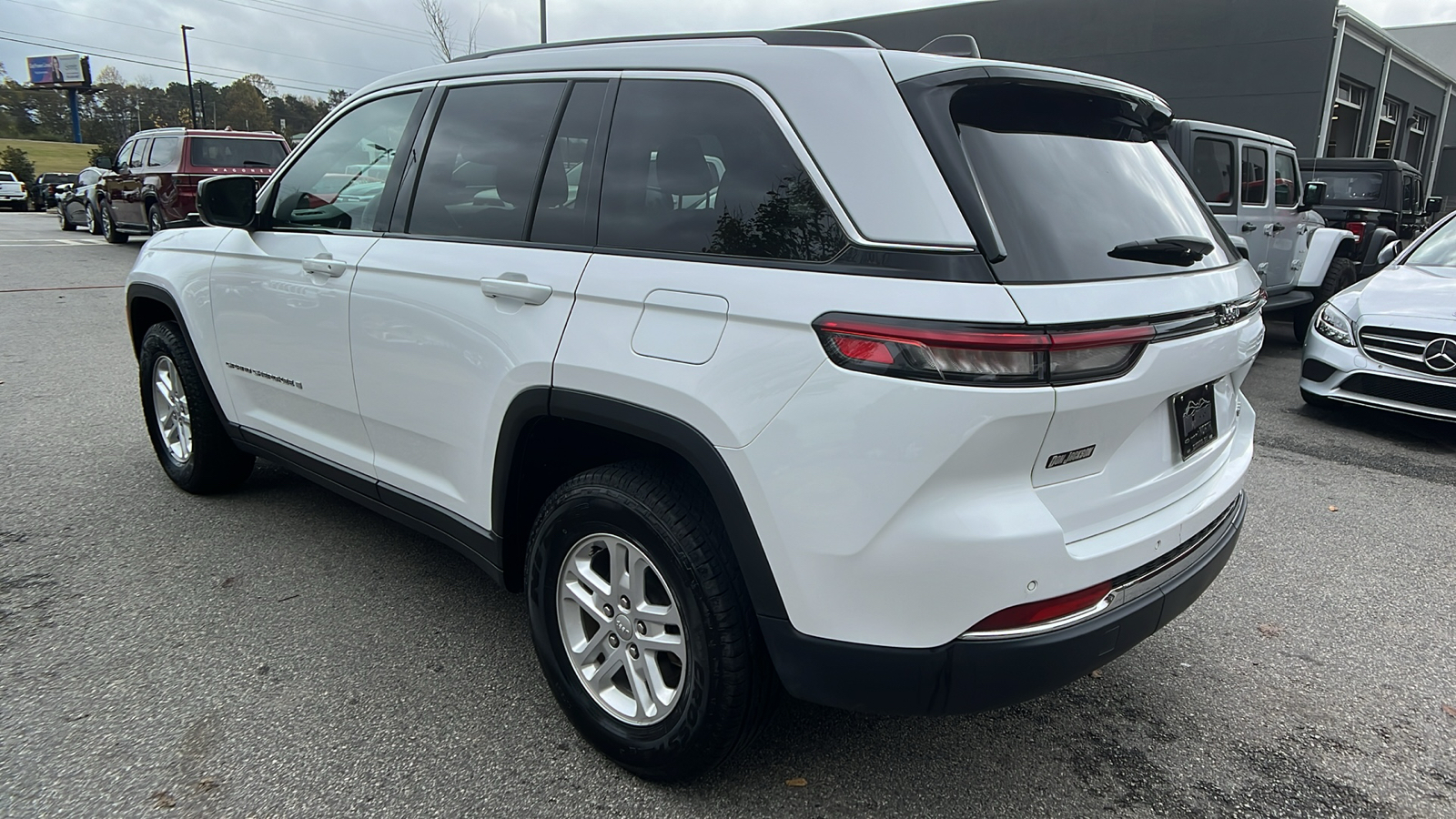 2023 Jeep Grand Cherokee Laredo 7