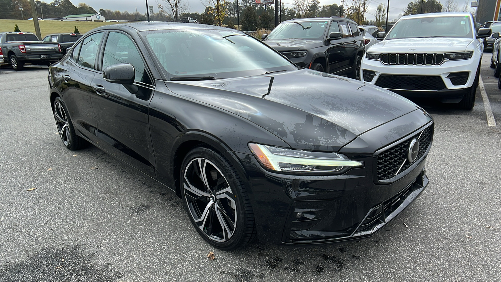 2024 Volvo S60 Core Dark Theme 3