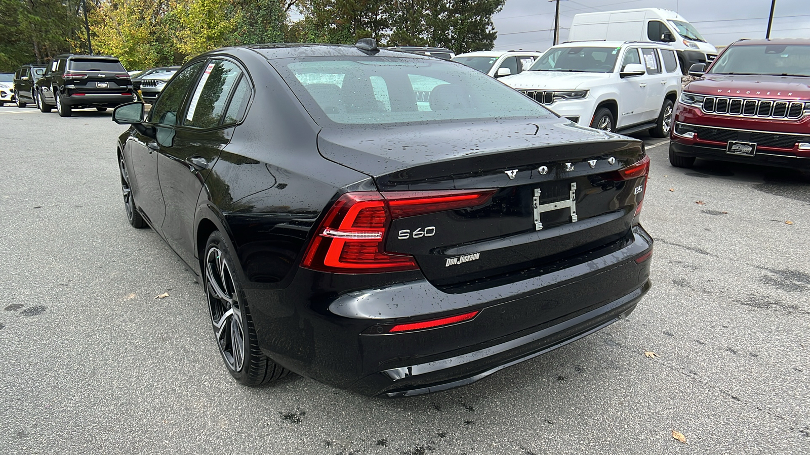 2024 Volvo S60 Core Dark Theme 7