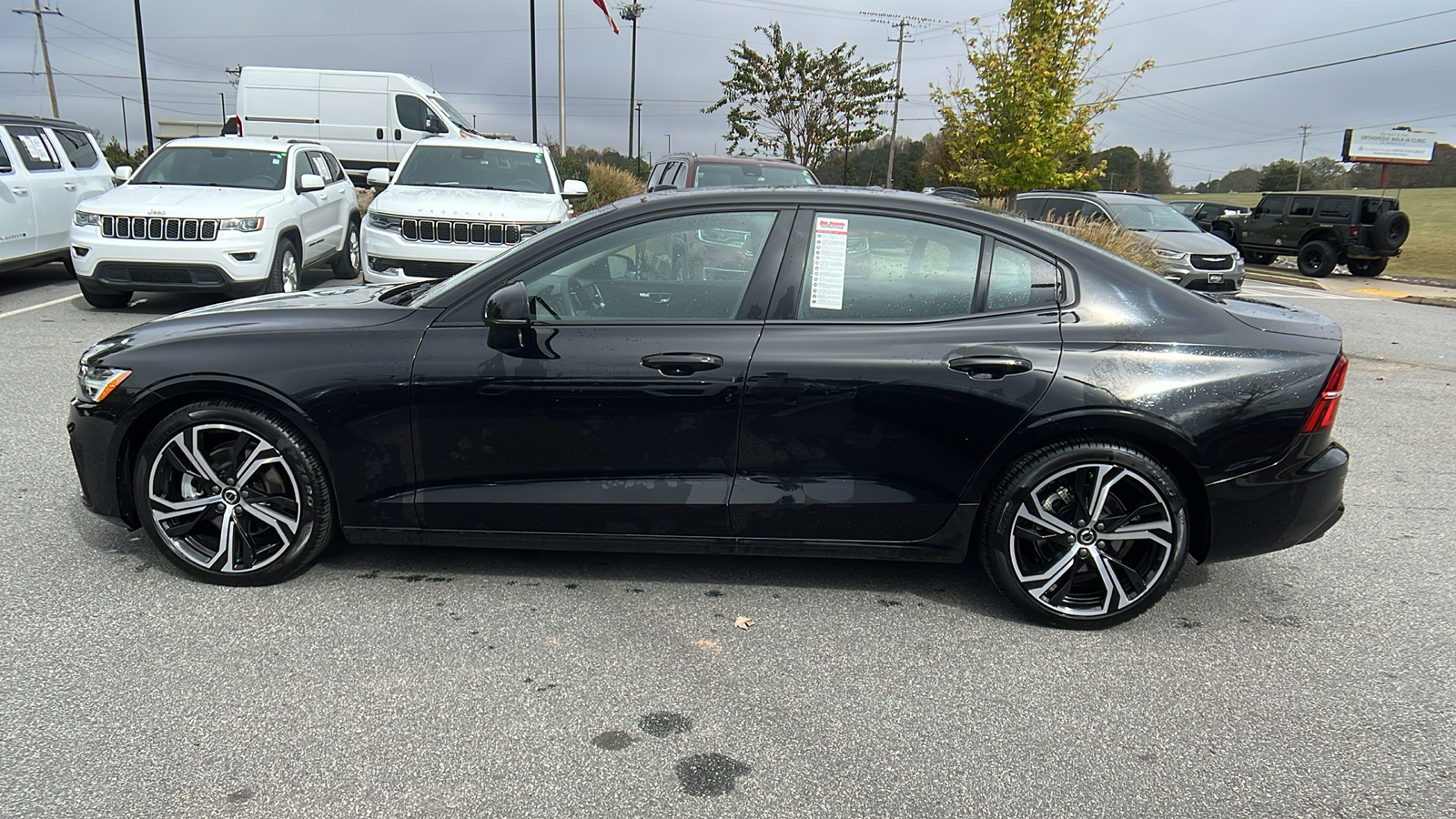 2024 Volvo S60 Core Dark Theme 8