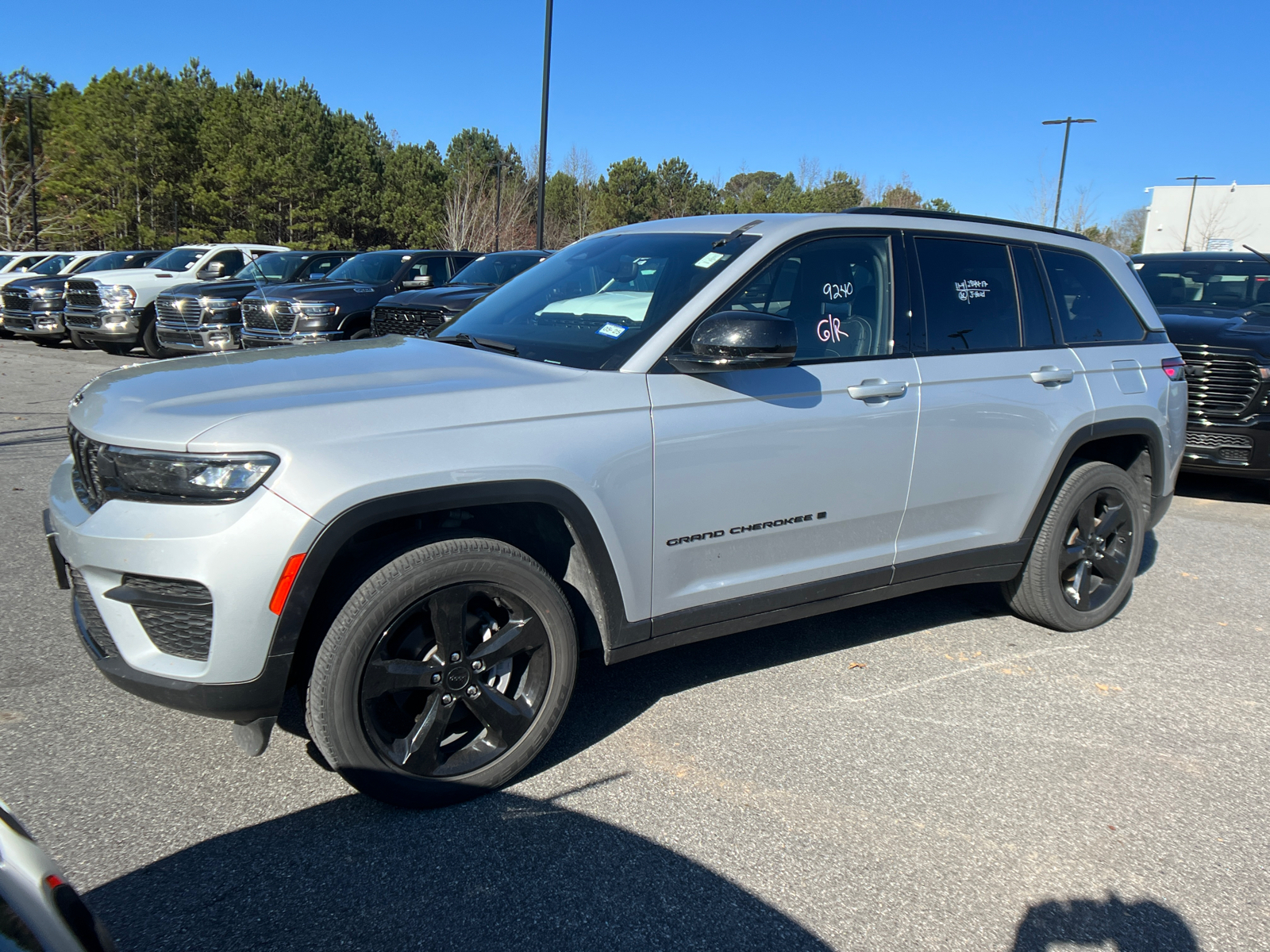 2023 Jeep Grand Cherokee Altitude 1