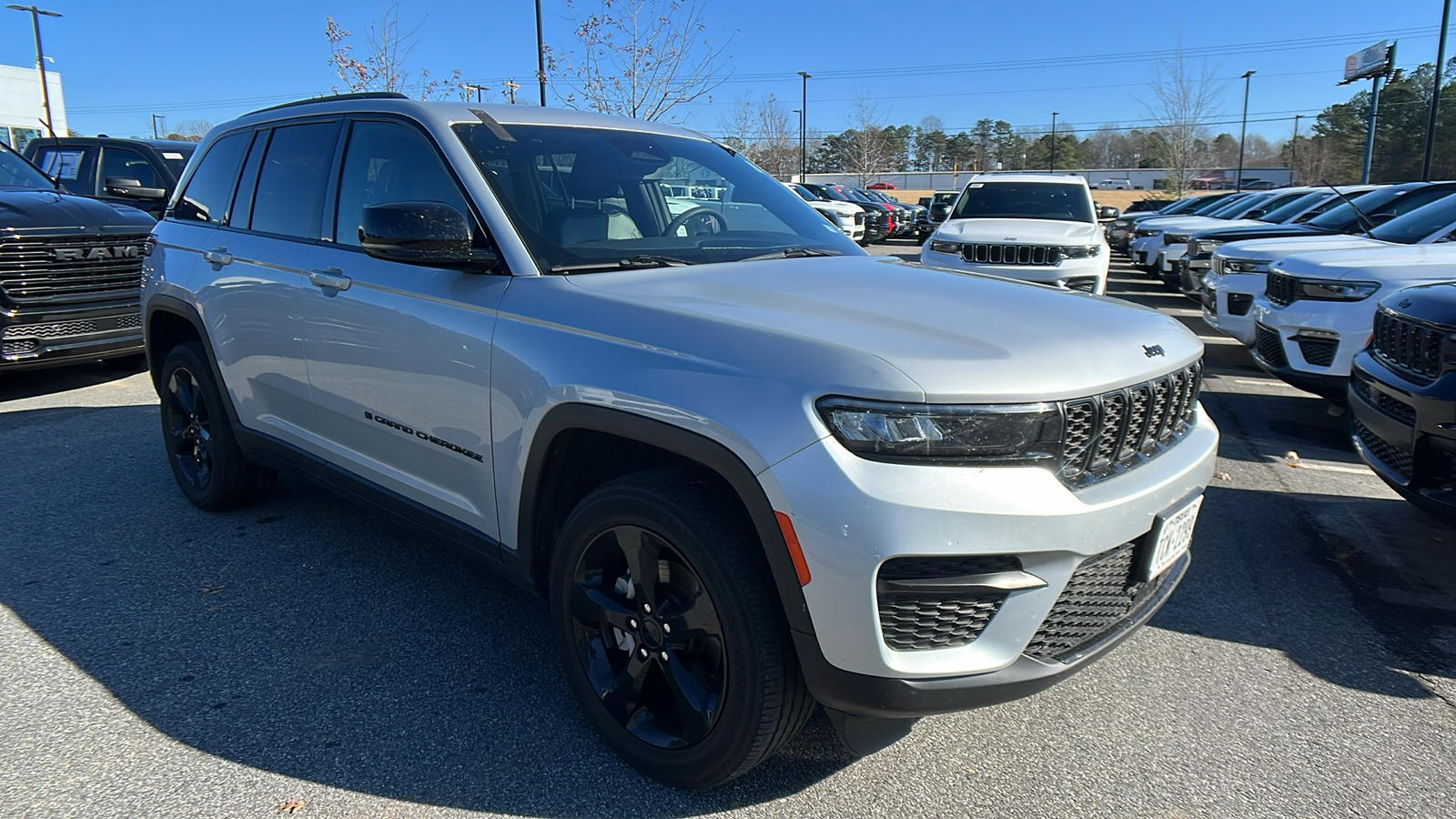 2023 Jeep Grand Cherokee Altitude 3