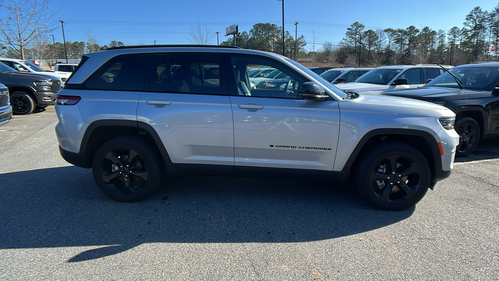 2023 Jeep Grand Cherokee Altitude 4