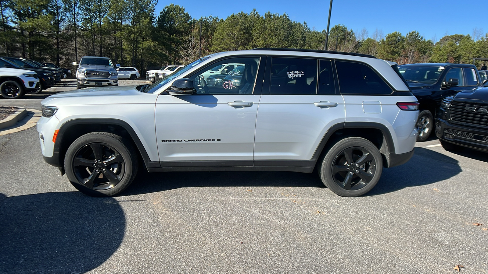 2023 Jeep Grand Cherokee Altitude 7