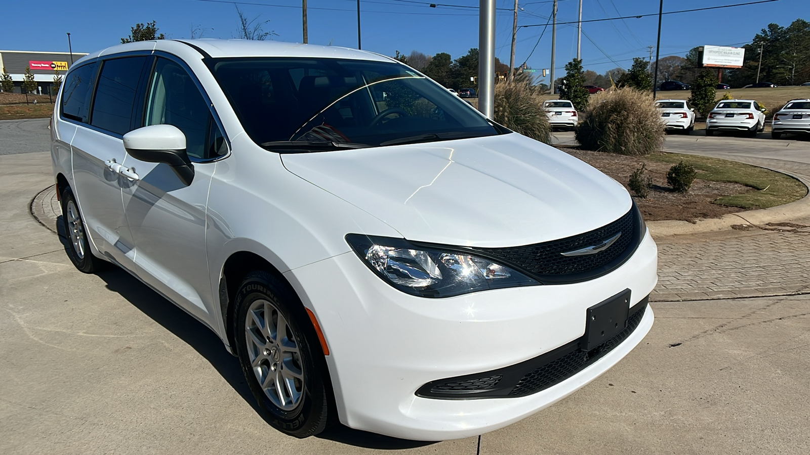 2022 Chrysler Voyager LX 3