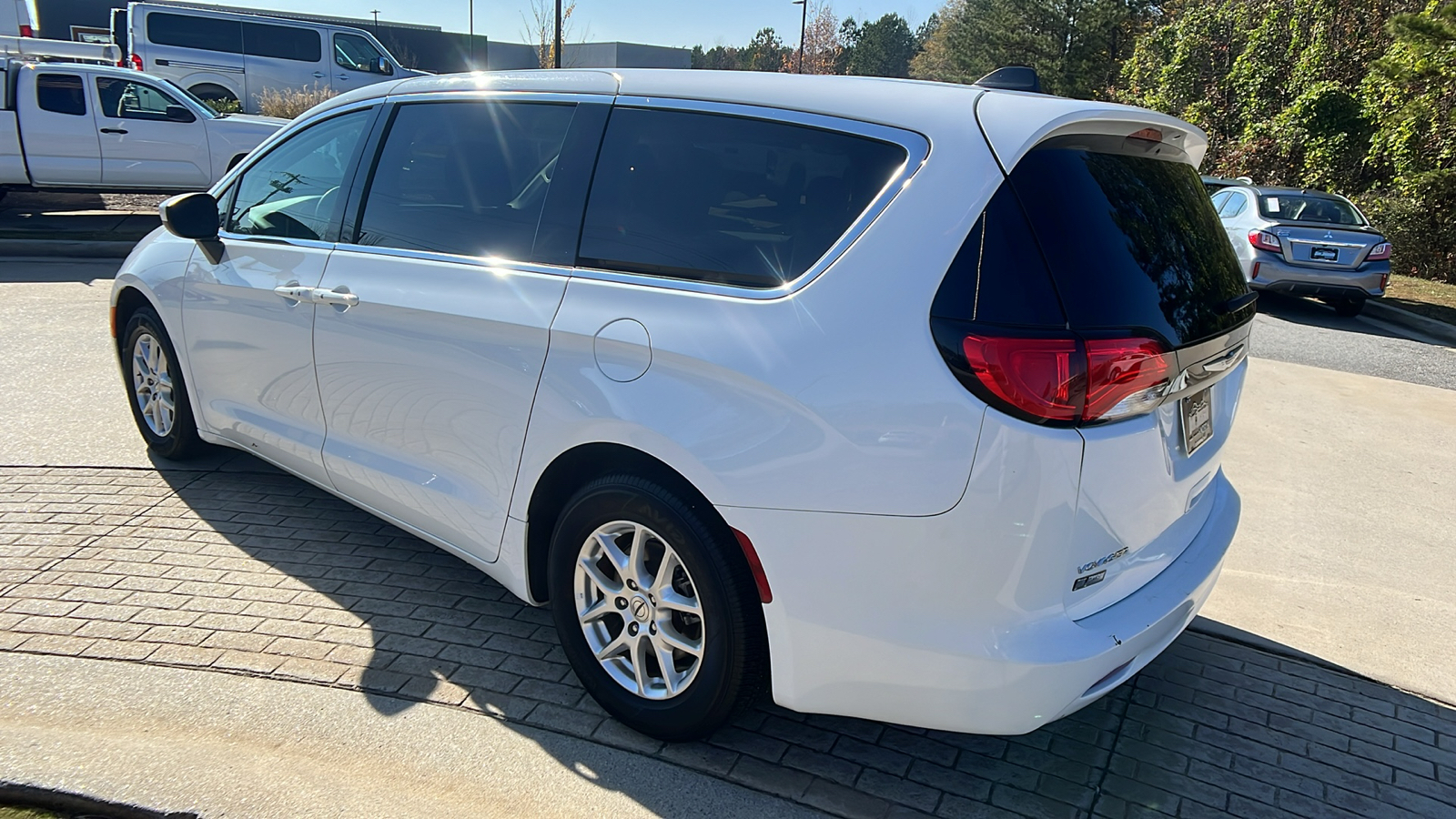 2022 Chrysler Voyager LX 7