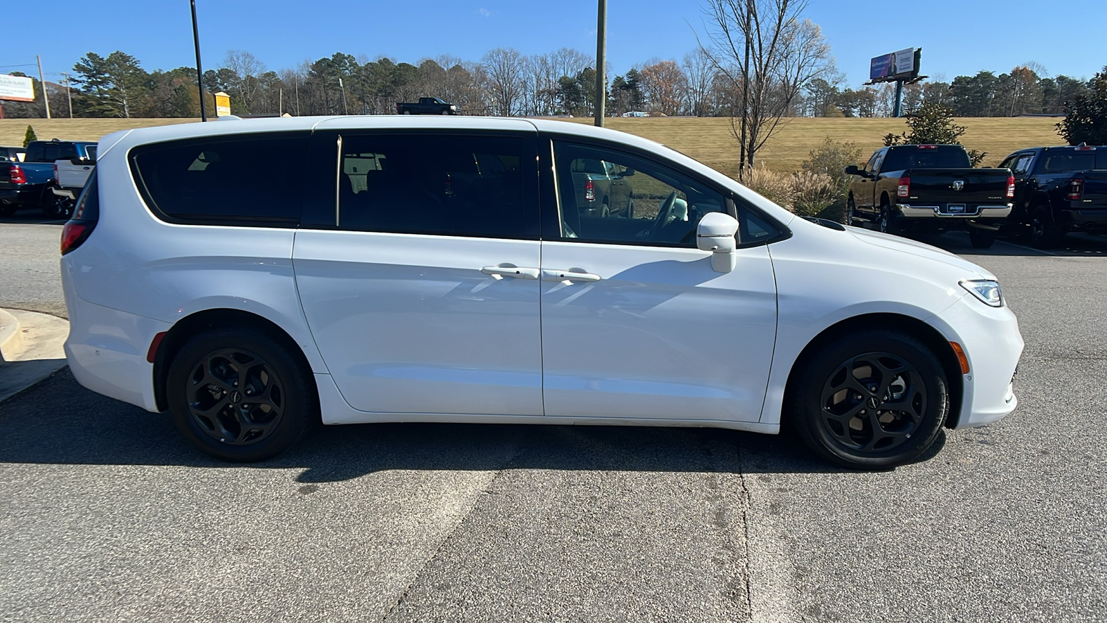 2022 Chrysler Pacifica Hybrid Touring L 4