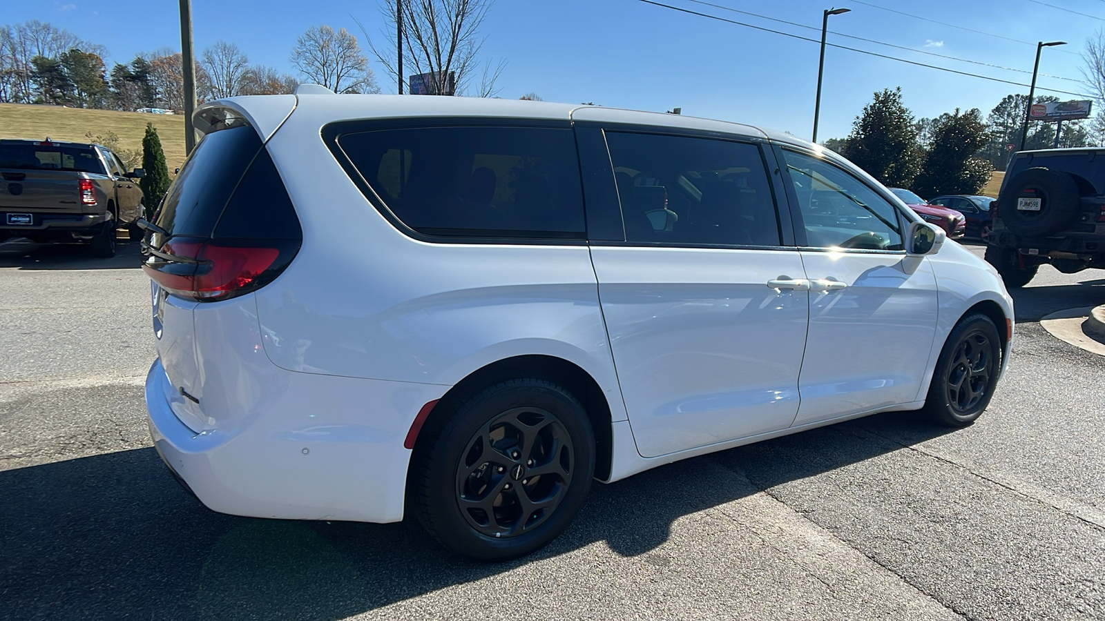 2022 Chrysler Pacifica Hybrid Touring L 5