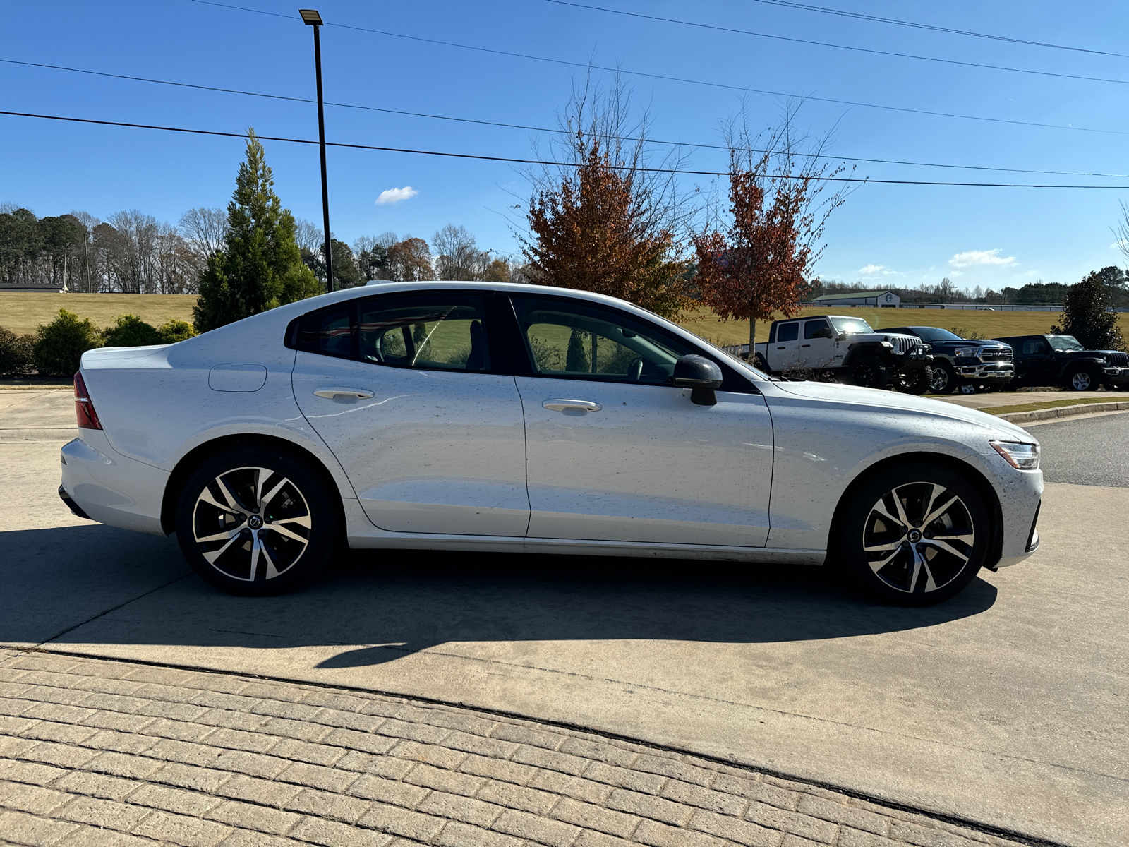 2024 Volvo S60 Core Dark Theme 4