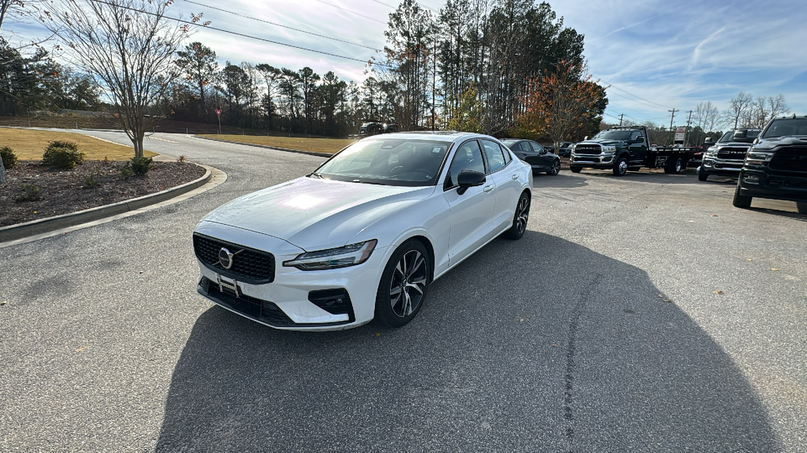 2024 Volvo S60 Core Dark Theme 1