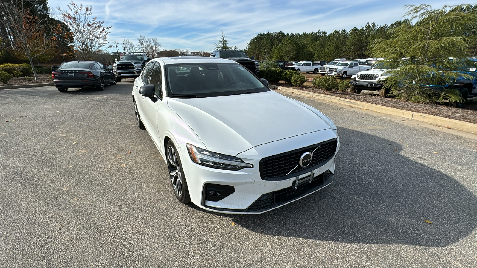 2024 Volvo S60 Core Dark Theme 3