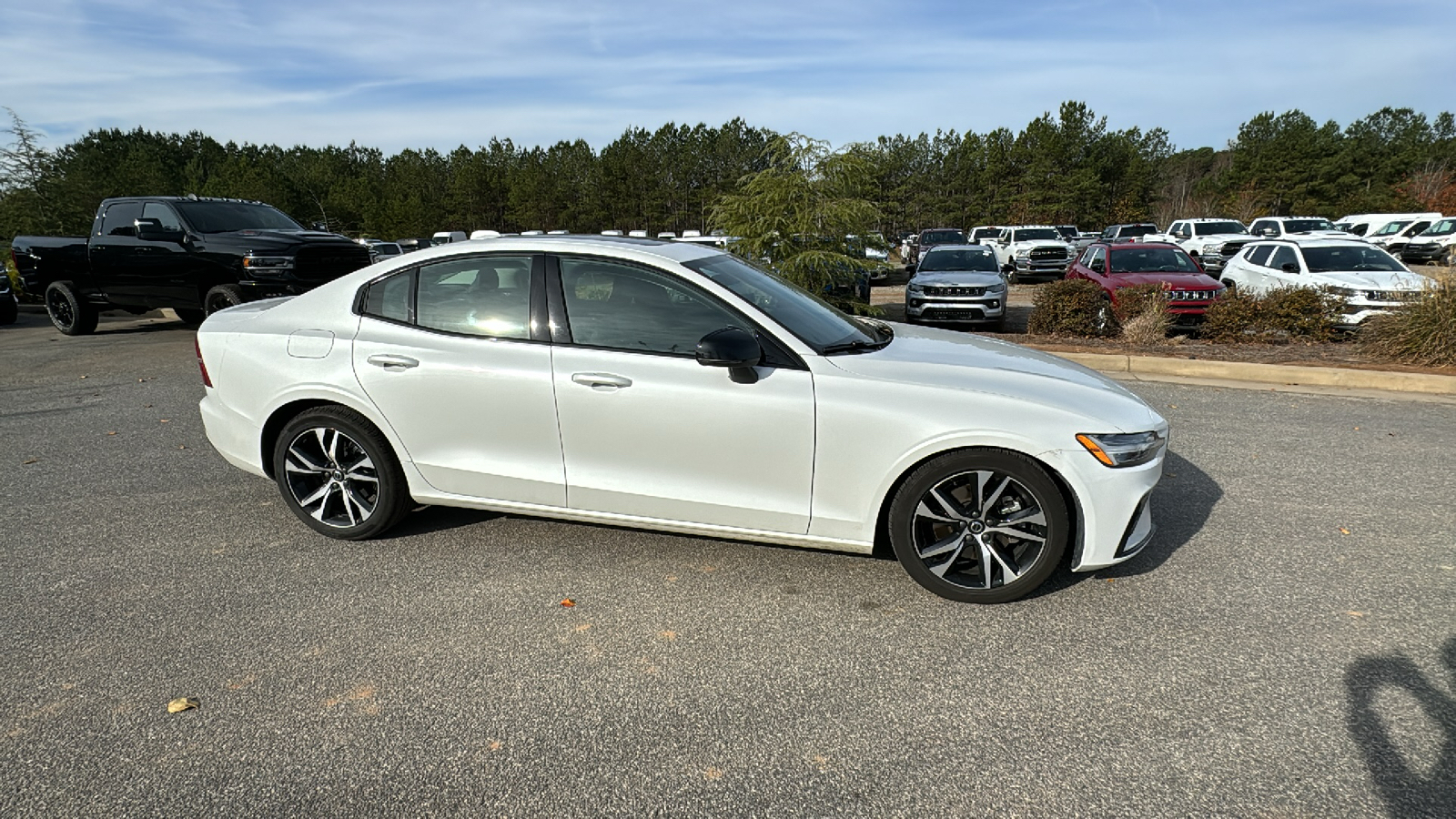 2024 Volvo S60 Core Dark Theme 4