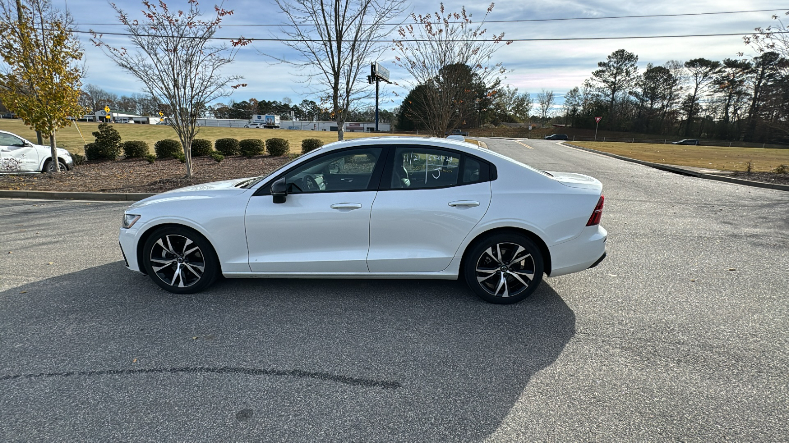 2024 Volvo S60 Core Dark Theme 8