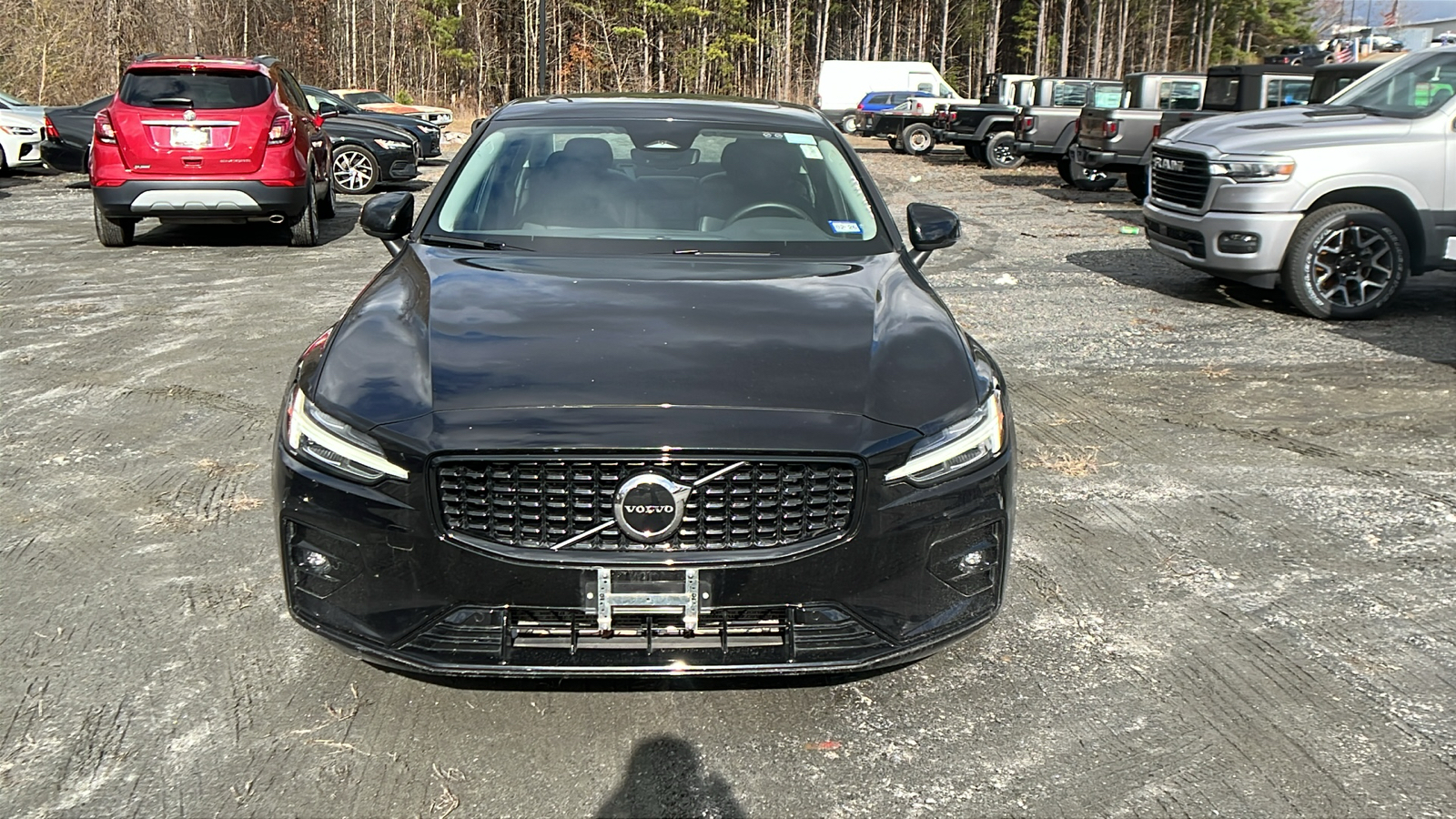 2024 Volvo S60 Core Dark Theme 2