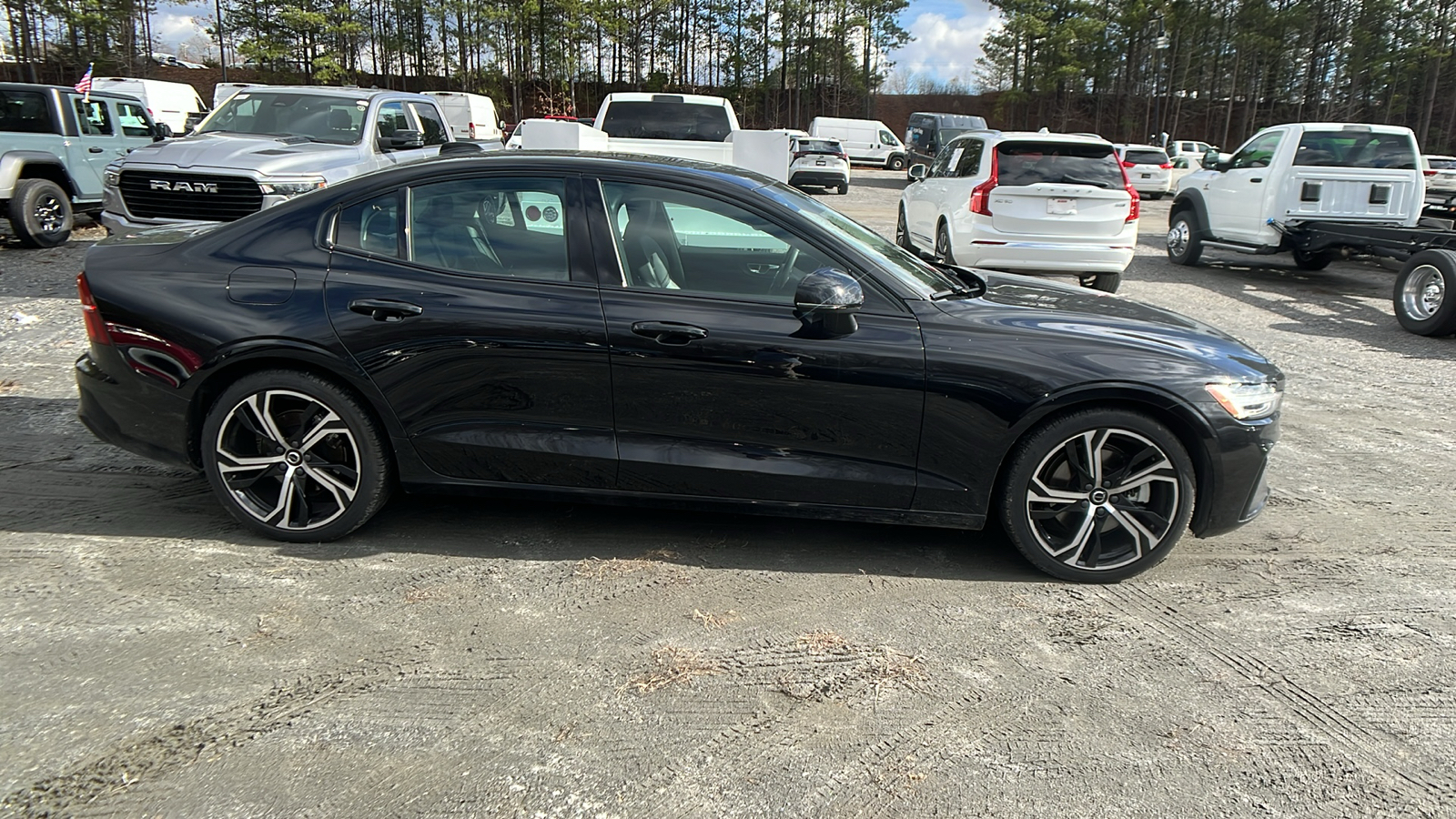 2024 Volvo S60 Core Dark Theme 4