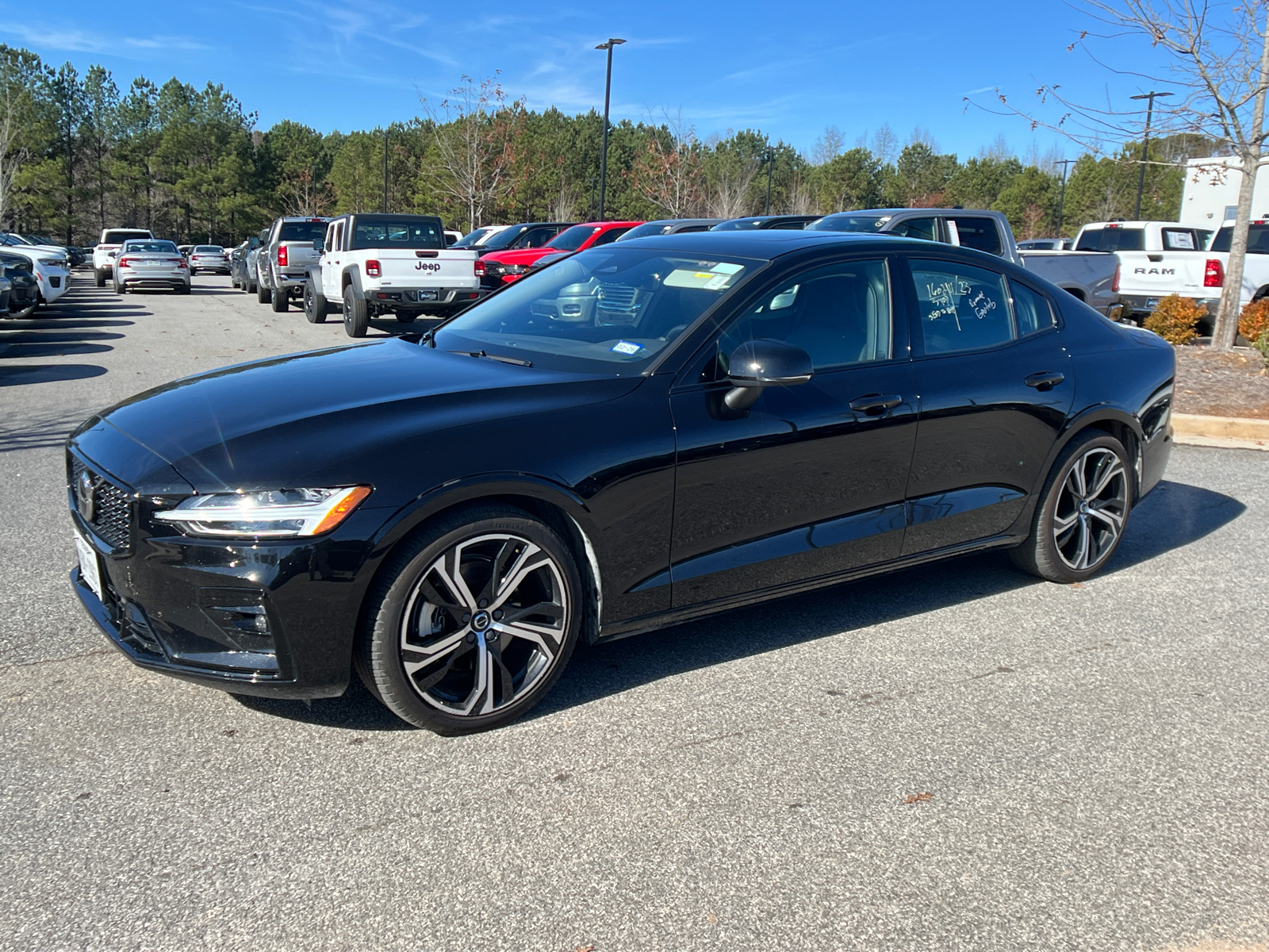 2024 Volvo S60 Core Dark Theme 1