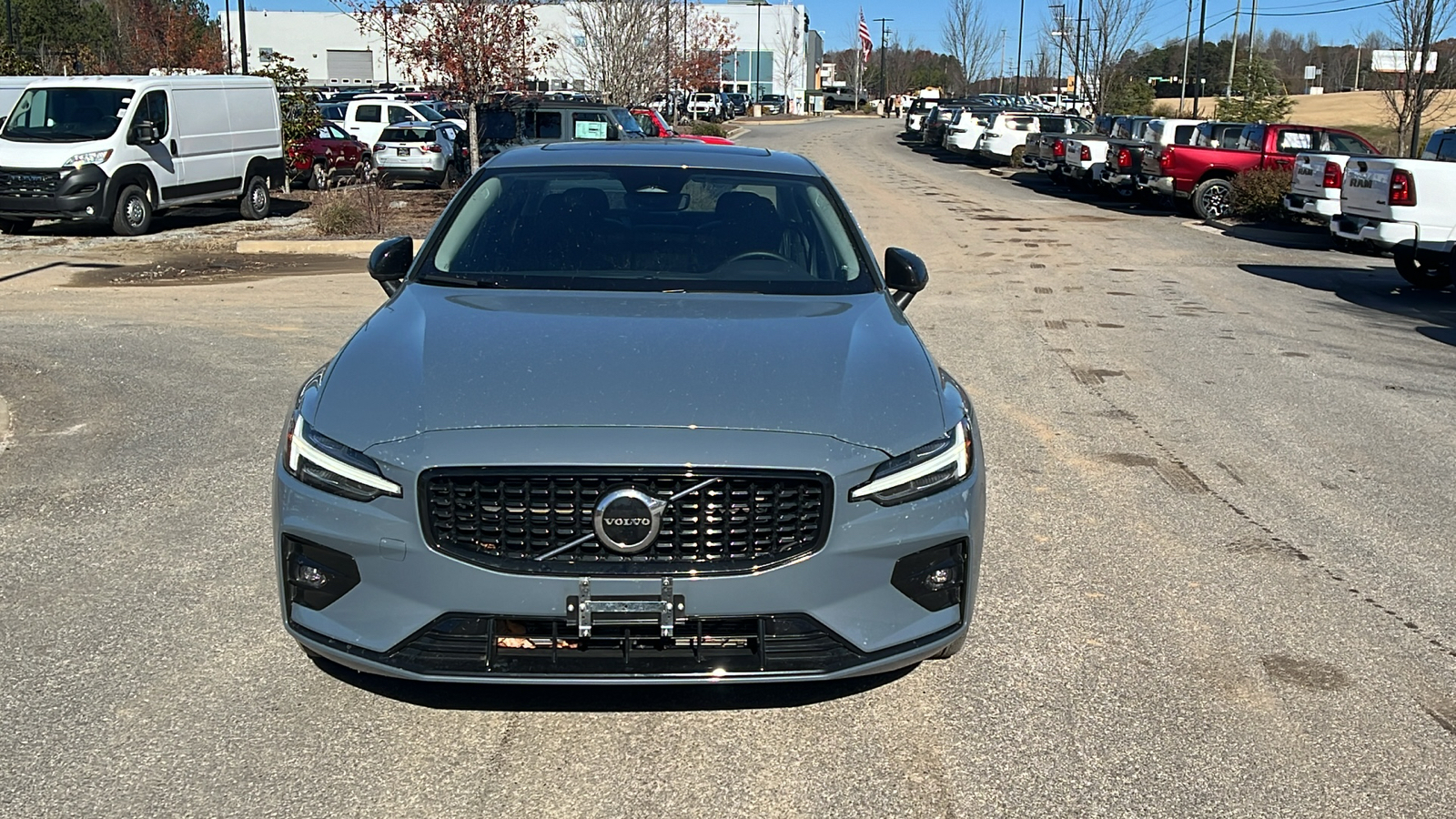 2024 Volvo S60 Core Dark Theme 2