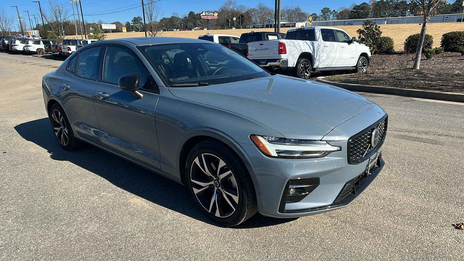 2024 Volvo S60 Core Dark Theme 3