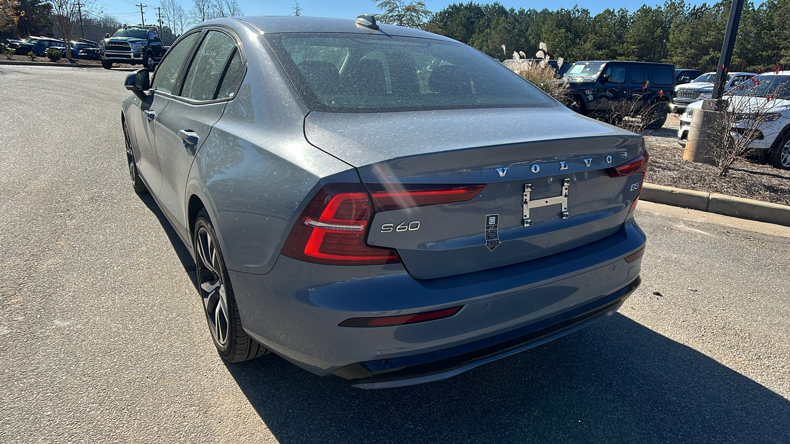 2024 Volvo S60 Core Dark Theme 7