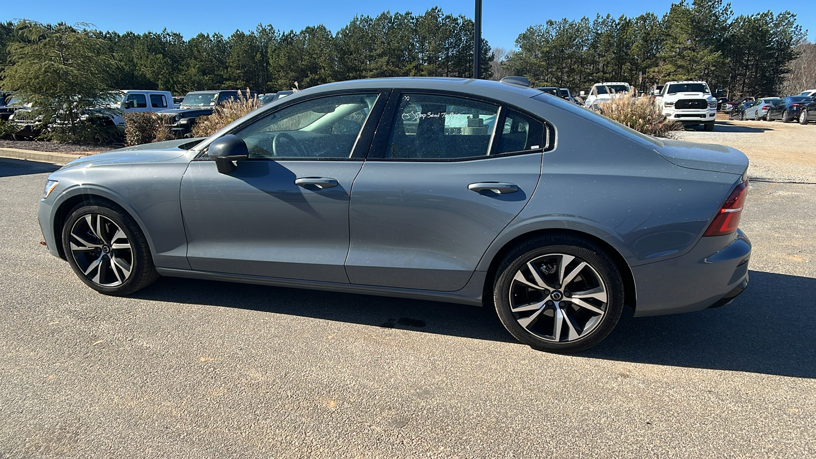 2024 Volvo S60 Core Dark Theme 8