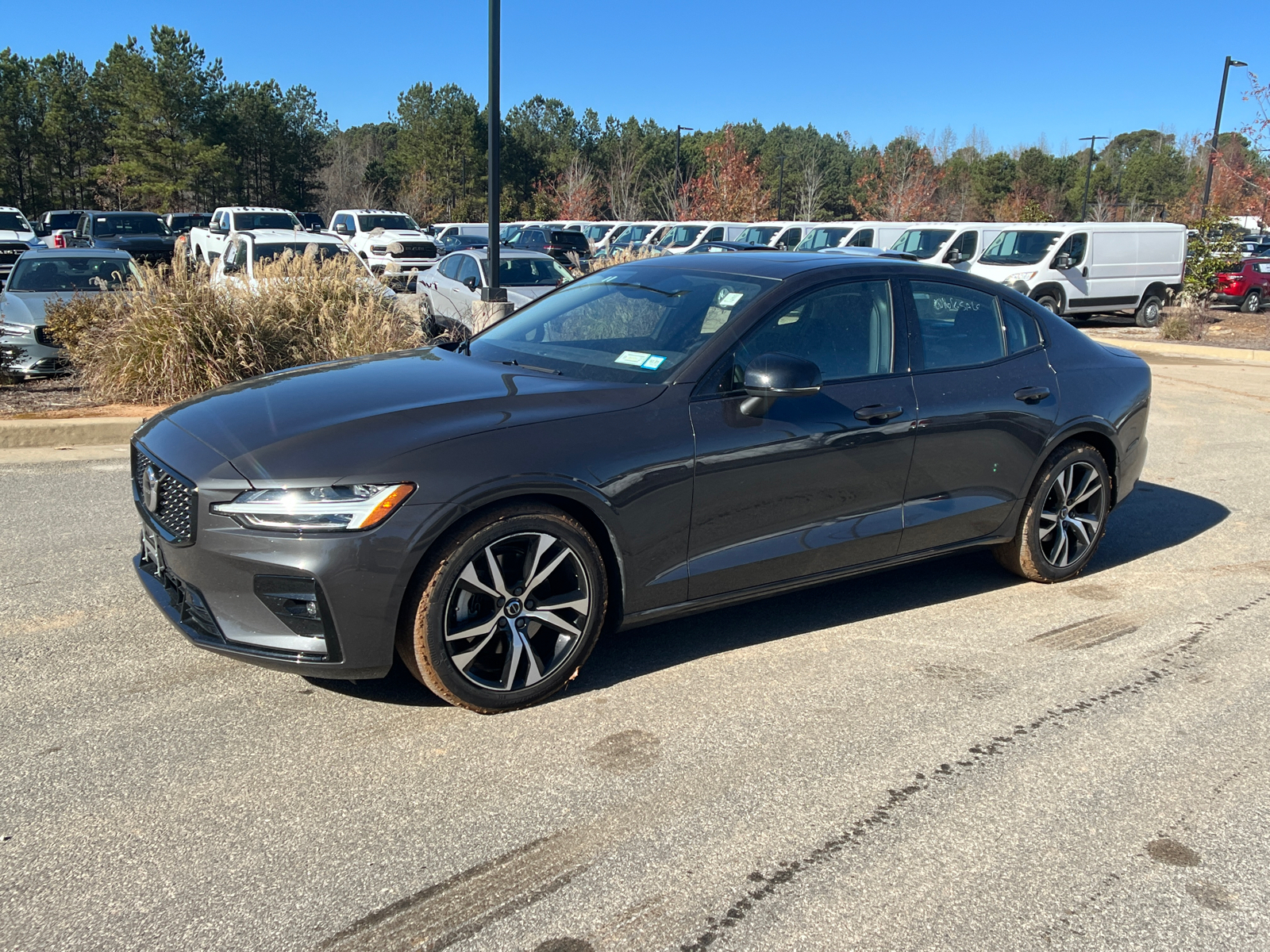 2024 Volvo S60 Core Dark Theme 1