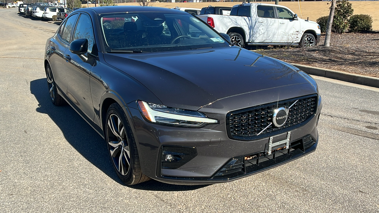 2024 Volvo S60 Core Dark Theme 3